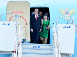 Jokowi Terbang ke Bangkok Beri Penghormatan Terakhir untuk Raja Bhumibol