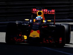 Ricciardo Kalahkan Rosberg dan Hamilton untuk Raih Pole