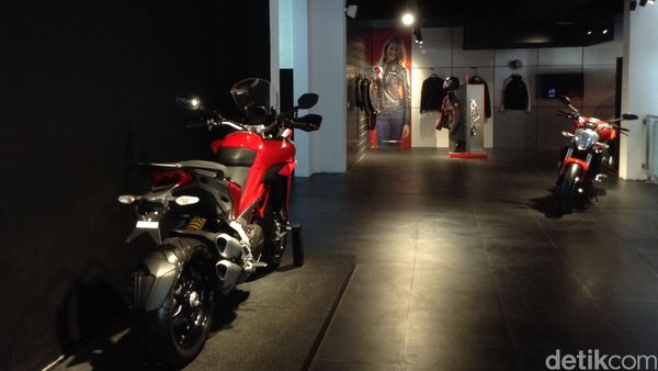 Mengintip Isi Toko Ducati Terbesar Dunia di Kemang