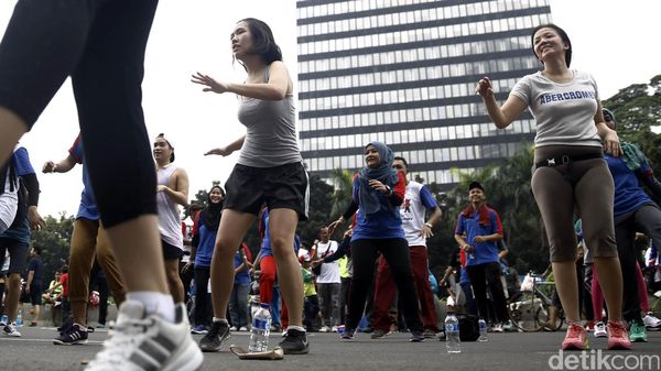 Senam Sehat dan Bugar di CFD