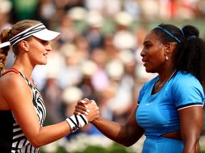 Sempat Dihentikan Hujan, Serena Tundukkan Mladenovic Sempat Dihentikan Hujan, Serena Tundukkan Mladenovic