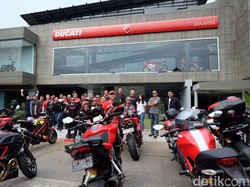 Komunitas Ducati di Jakarta Jalan-jalan Pagi