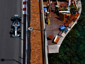 Hamilton Cukup Kecewa Tak Raih Pole, Kini Harapkan Balapan Basah Hamilton Cukup Kecewa Tak Raih Pole, Kini Harapkan Balapan Basah