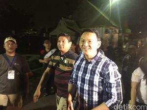 Datang ke Teman Ahok Fair, Ahok Beli Tiket Seharga Rp 35 Ribu Datang ke Teman Ahok Fair, Ahok Beli Tiket Seharga Rp 35 Ribu