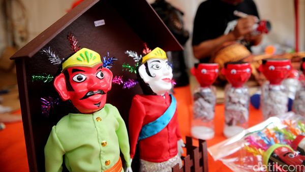 Miniatur Ondel-ondel dari Barang Bekas