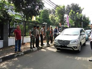 Polisi Berpangkat Bripka Tak Terima Ban Mobilnya Dikempeskan Petugas Dishub Jaksel