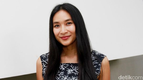 Happy Salma Tetap Fresh di Usia 36 Tahun