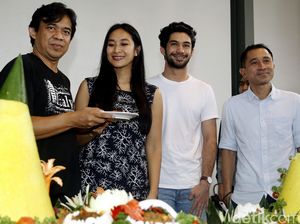 Bunga Penutup Abad Akan Dihiasi Panggung Artistik Bergaya Realis Bunga Penutup Abad Akan Dihiasi Panggung Artistik Bergaya Realis