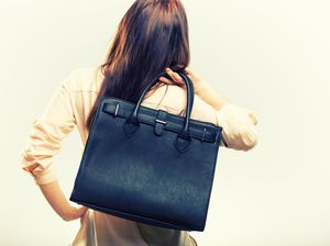 Eww, Ternyata Tas Lebih Kotor Daripada Dudukan Toilet!