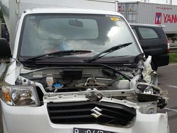 Tabrakan di Tol JORR KM 48,  2 Mobil Ringsek