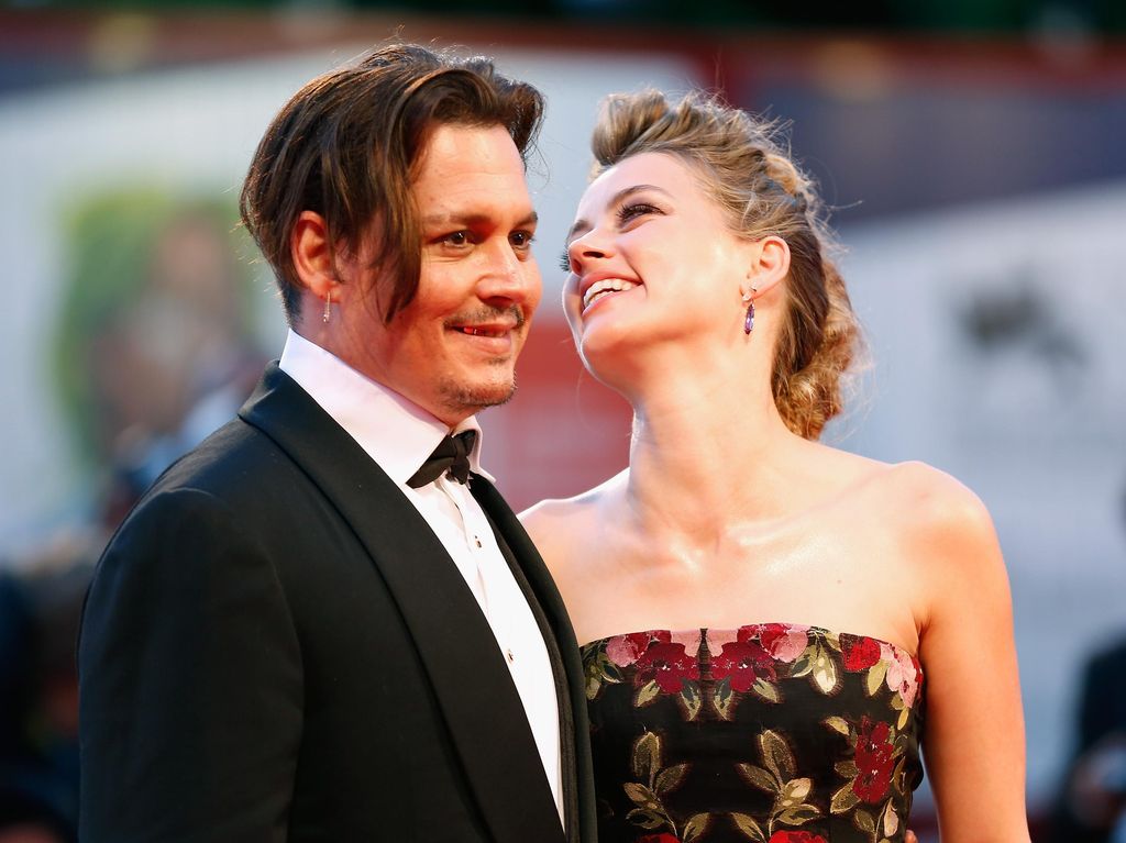 Amber Heard Digeruduk Fans Johnny Depp