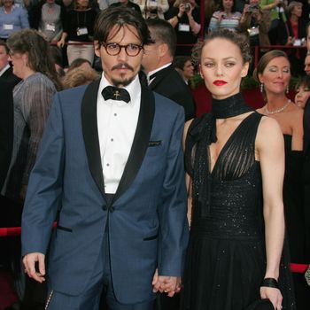HOLLYWOOD, CA - FEBRUARY 27:  Actor Johnny Depp (L) and his girlfriend Vanessa Paradis arrive at the 77th Annual Academy Awards at the Kodak Theater on February 27, 2005 in Hollywood, California. (Photo by Carlo Allegri/Getty Images)