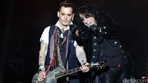 Digugat Cerai, Johnny Depp Tetap Asyik Manggung di Jerman