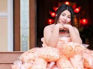 Foto: Unik! Gaun Replika Karya Desainer Ini Terbuat dari Kerupuk