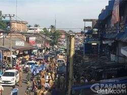 Ada Penertiban PKL di Pasar Ciputat, Lalin Macet