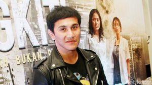 Vino G Bastian Tetap Kece Pakai Kaus Sesame Street