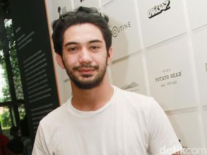 Reza Rahadian Siapkan Kado Spesial untuk BJ Habibie