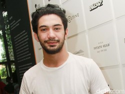 Reza Rahadian Siapkan Kado Spesial untuk BJ Habibie