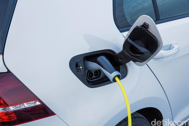 Mobilmobil listrik vw, VW e-Golf, Audi e-tron