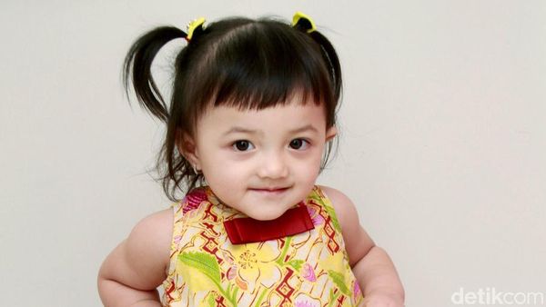 Aww, Putri Anang dan Ashanty Cute Banget dengan Dress Batik