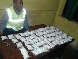 Pemburu Katak Temukan Sekarung Pil Koplo di Sawah