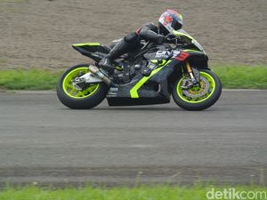 Balapan dengan Salah Satu Motor Termahal di Indonesia