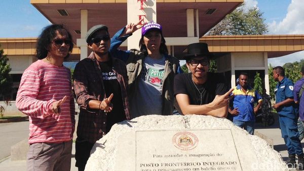 Slank Kunjungi Gerbang Perbatasan Indonesia-Timor Leste