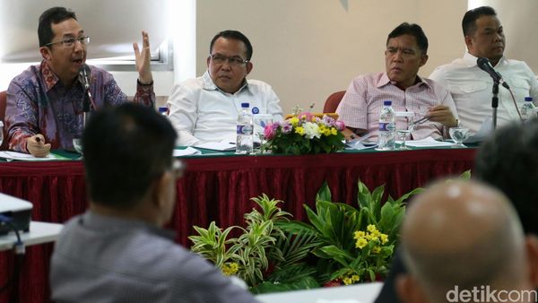 Diskusi Jaminan Hari Tua Pekerja