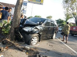 Avanza Tabrak Dua Motor, Satu Pelajar Tewas dan Tiga Orang Luka