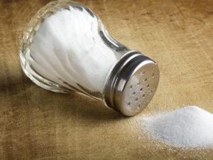 Ini Alasannya Kamu Harus Kurangi Garam dan Minyak Saat Sahur