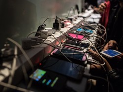 Charging Ponsel Beri Celah Hacker Mencuri Data