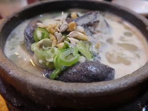 Tosokchon Samgyetang: Racikan Sup Ayam Hitam dan Ginseng dari Restoran Legendaris
