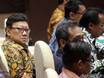 Komisi II-Pemerintah Bahas Revisi UU Pilkada