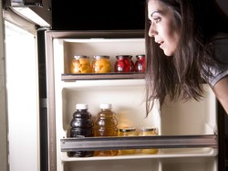 Tips Membersihkan Kulkas yang Berjamur