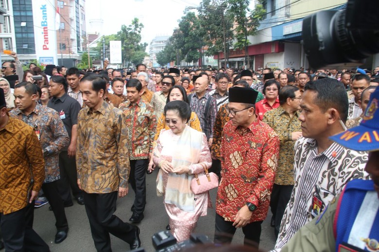 Ketua MPR: Pancasila Ideologi Bangsa, Gotong Royong Jadi Sarinya Ketua MPR: Pancasila Ideologi Bangsa, Gotong Royong Jadi Sarinya