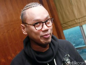 Tanggapan Uya Kuya Soal Farhat Abbas Vs Vicky Prasetyo