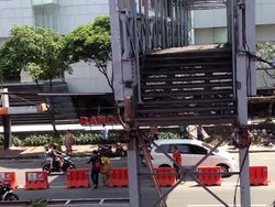 JPO Diperbaiki, Penyeberang Jalan di Basra Harus Adu Nyali JPO Diperbaiki, Penyeberang Jalan di Basra Harus Adu Nyali