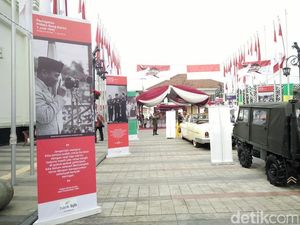 Nuansa Sukarno Hiasi Bandung: Kutipan Pidato Hingga Foto dengan Marilyn Monroe