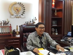Benda Seni di Kantor Fadli Zon: Wayang Jokowi Hingga Lukisan Prabowo