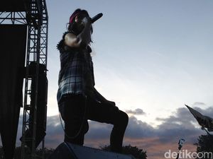 Lirik dan Chord Lagu Aku Gak Mau Membagi Kamu dari Slank