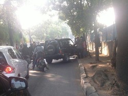 Ada Mobil Nabrak Pohon, Lalin Simatupang Arah Ragunan Padat