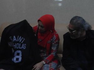 Bocah Korban Perkosaan Gang Rape Datangi Mapolrestabes Semarang Bocah Korban Perkosaan Gang Rape Datangi Mapolrestabes Semarang