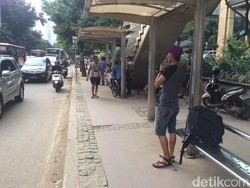 Ini Alasan PKL dan Ojek Tetap Berani Mangkal di Trotoar Sudirman