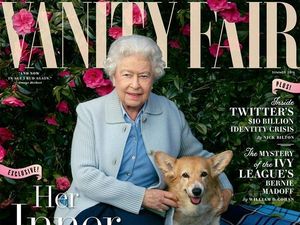 Ratu Elizabeth II Berpose Bersama Anjingnya di Sampul Vanity Fair