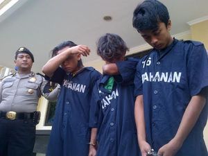 Ini Wajah Anggota Gang Rape yang Perkosa Siswi SD di Semarang Ini Wajah Anggota Gang Rape yang Perkosa Siswi SD di Semarang