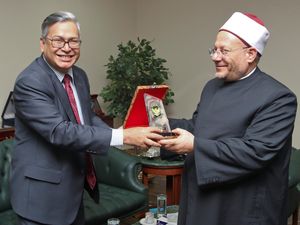 Dubes RI dan Ulama Mesir Bahas Ide Sekretariat Fatwa Internasional Dubes RI dan Ulama Mesir Bahas Ide Sekretariat Fatwa Internasional