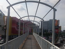 Tolong Bangun JPO di Depan Kampus IISIP Jakarta!