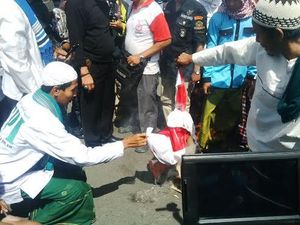 Hari Lahir Pancasila, Front Pancasila Jatim Bakar Bendera PKI