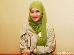 Zaskia Adya Mecca Tengah Hamil Tiga Bulan