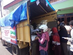 Operasi Pasar di Batu Diserbu Warga